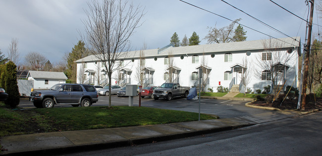 300-314 W Umpqua St in Roseburg, OR - Building Photo - Building Photo