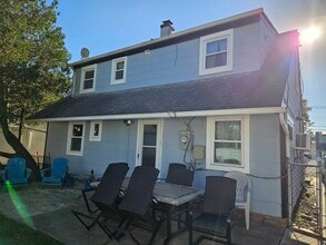 898 Bowling Green Dr in Westbury, NY - Building Photo - Building Photo