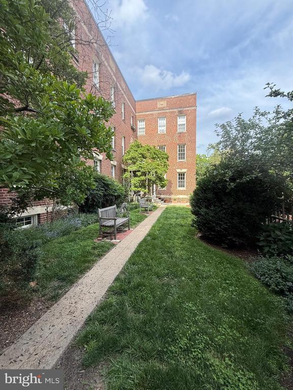 property at 2527 Q St NW