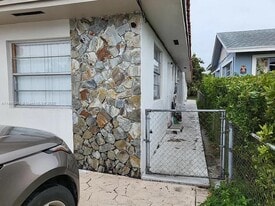7418 SW 21st St in Miami, FL - Building Photo