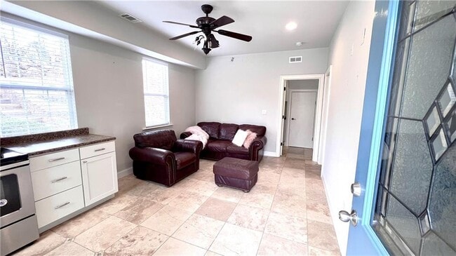 4236 E Cherokee Dr in Canton, GA - Foto de edificio - Building Photo