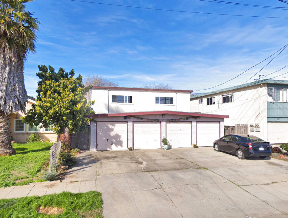 5201 Burlingame Ave in Richmond, CA - Building Photo