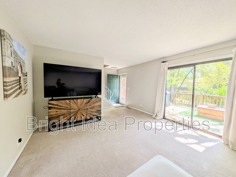 2710 Upland Ln N in Plymouth, MN - Building Photo