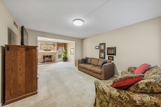 36119 N New Bridge Ct in Gurnee, IL - Building Photo - Building Photo