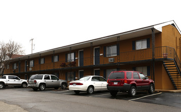 Colonial Trace Apartments in Lebanon, OH - Building Photo - Building Photo