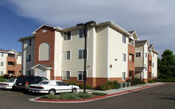 The Peaks Apartments in Lakewood, CO - Foto de edificio - Building Photo