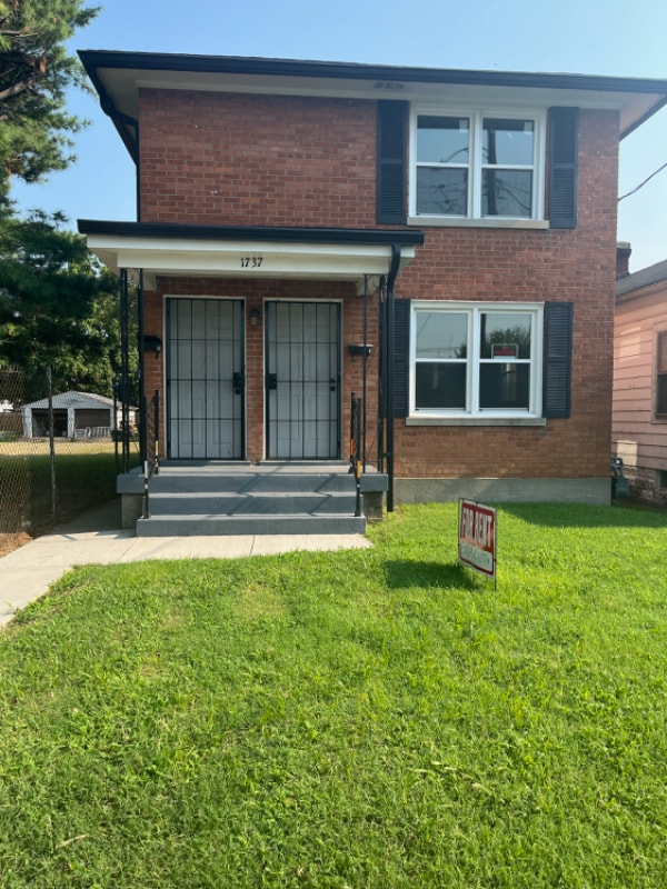 property at 1737 W Gaulbert Ave