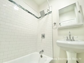 200 S Kenmore Ave, Unit 112 in Los Angeles, CA - Building Photo - Building Photo