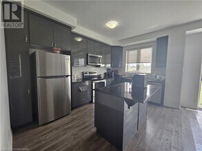 2 Saxony St in Kitchener, ON - Building Photo - Building Photo