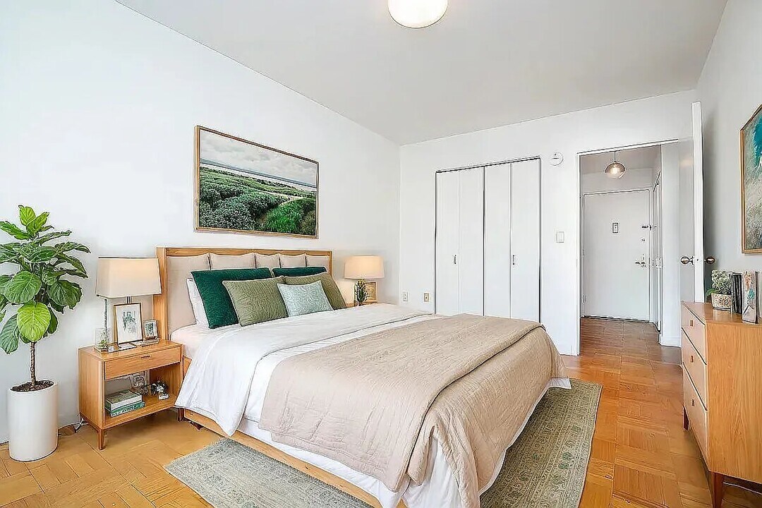 460 W 20th St in New York, NY - Building Photo