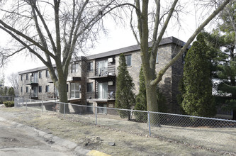 Highview Manor in Columbia Heights, MN - Building Photo - Building Photo