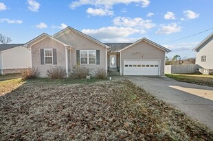 10479 Bell Station Rd in Oak Grove, KY - Building Photo