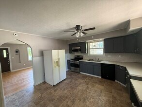 1405 N Church St in Belleville, IL - Building Photo - Building Photo