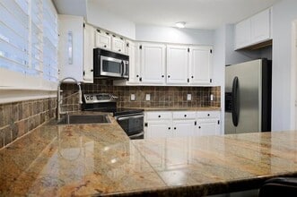 740 Peavy Rd in Dallas, TX - Building Photo - Building Photo