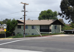 295 D St in Chula Vista, CA - Foto de edificio - Building Photo