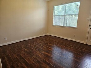 3217 Victorian Manor Ln in Houston, TX - Foto de edificio - Building Photo
