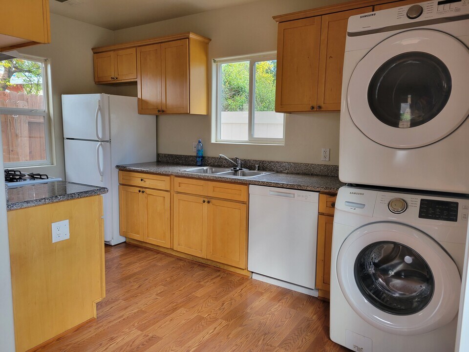 7015 Louise Ave in Van Nuys, CA - Building Photo