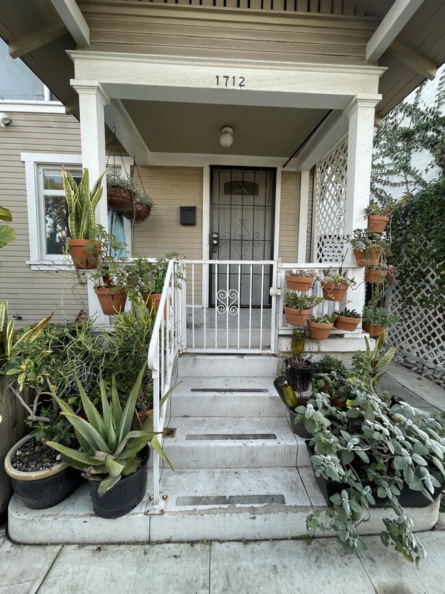 1712 E 8th St in Long Beach, CA - Building Photo - Building Photo