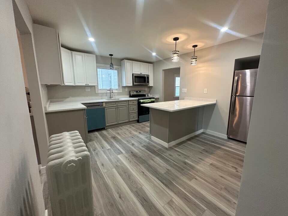 13 Gladstone St, Unit 1 in Everett, MA - Building Photo