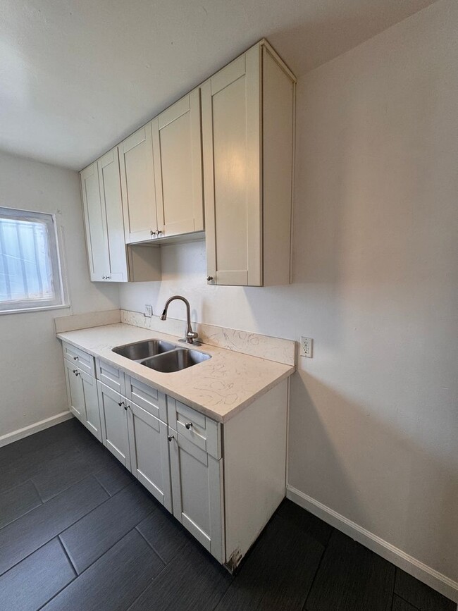 10910 S Avalon Blvd in Los Angeles, CA - Building Photo - Building Photo