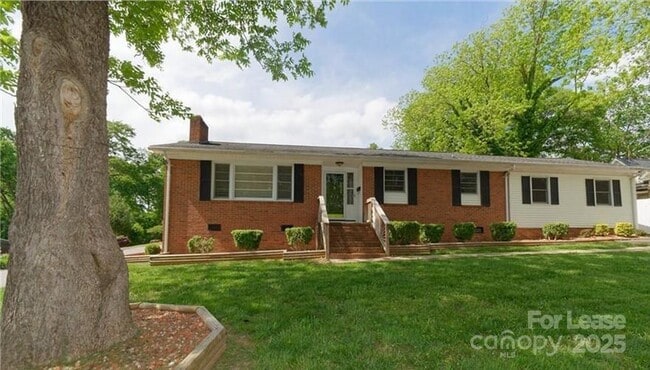 property at 416 W Pine St