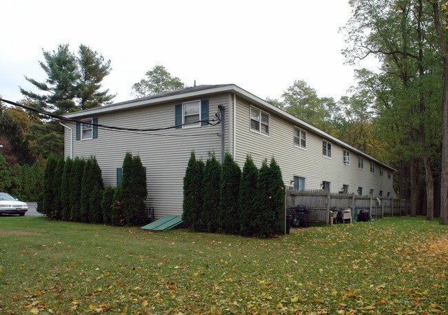 282 Ballston Ave in Saratoga Springs, NY - Foto de edificio - Building Photo