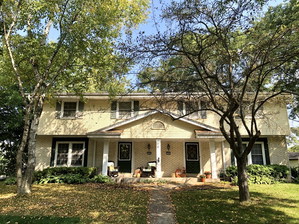 1900 Ruben Dr in Waukesha, WI - Building Photo