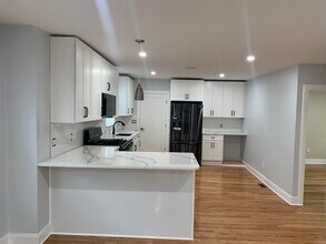 115 Shore Dr in Somerville, MA - Building Photo - Building Photo