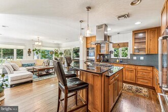 1506 Woodacre Dr in McLean, VA - Building Photo - Building Photo