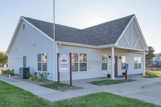 Cottonwood Apartment Homes in Liberal, KS - Foto de edificio - Building Photo