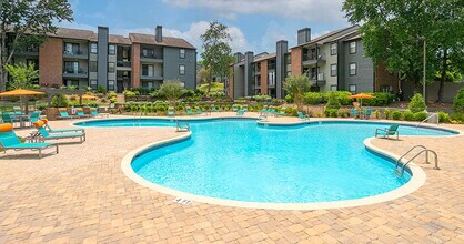 Residences at Glenview Reserve Apartment Homes in Nashville, TN - Foto de edificio - Building Photo