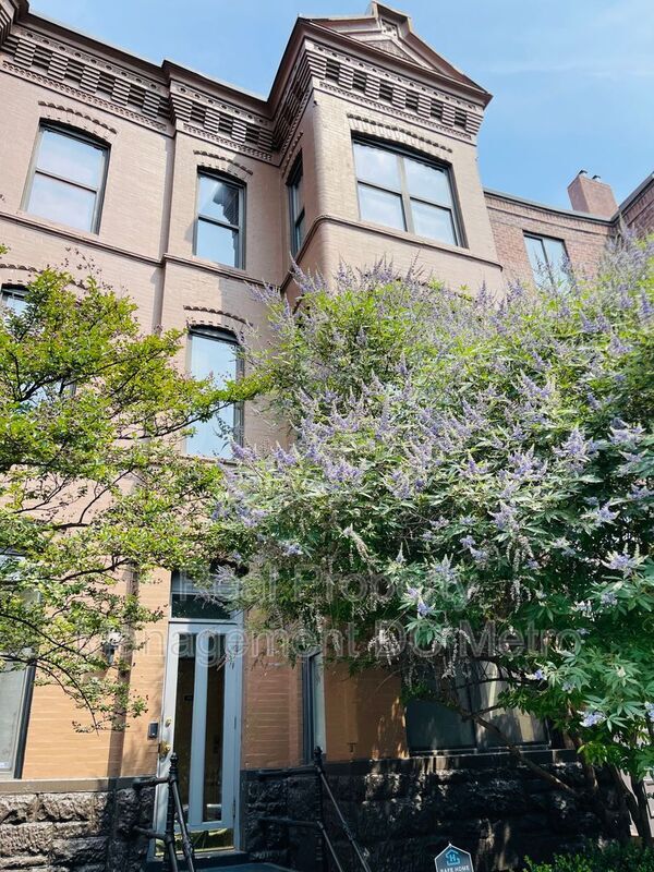 property at 3 Washington Cir NW