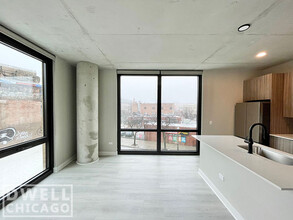 4607 N Broadway St, Unit studio in Chicago, IL - Building Photo - Building Photo