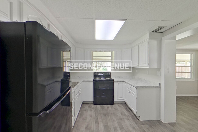 5331 Woodcrest Rd in Jacksonville, FL - Building Photo - Building Photo