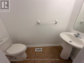 21 Cresthaven Dr in Ottawa, ON - Building Photo - Building Photo