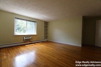 71 Colborne Rd, Unit 3B in Boston, MA - Foto de edificio - Building Photo