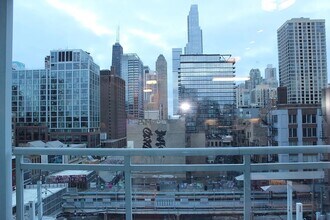 757 N Orleans St, Unit 706 in Chicago, IL - Building Photo - Building Photo