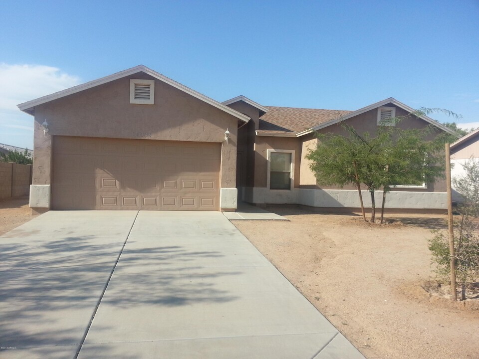 10346 W Heather Dr in Arizona City, AZ - Building Photo