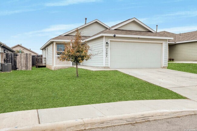 7207 Lavaca Bluff in San Antonio, TX - Building Photo - Building Photo