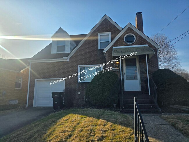 2103 McLean St in Aliquippa, PA - Foto de edificio - Building Photo