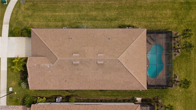 property at 1466 Artesia Dr W