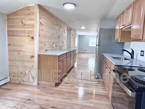 65 Beach Pond Rd in Voluntown, CT - Foto de edificio - Building Photo