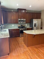 1023 Anderson Pl SE, Unit Room 7 in Washington, DC - Building Photo