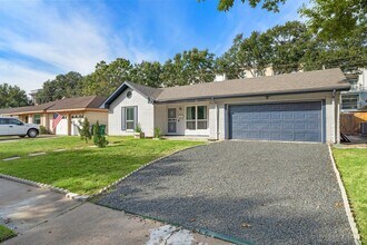 1825 Locksford St in Houston, TX - Building Photo - Building Photo