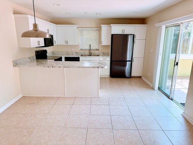 83 SE Beech Tree Ln in Stuart, FL - Building Photo - Building Photo