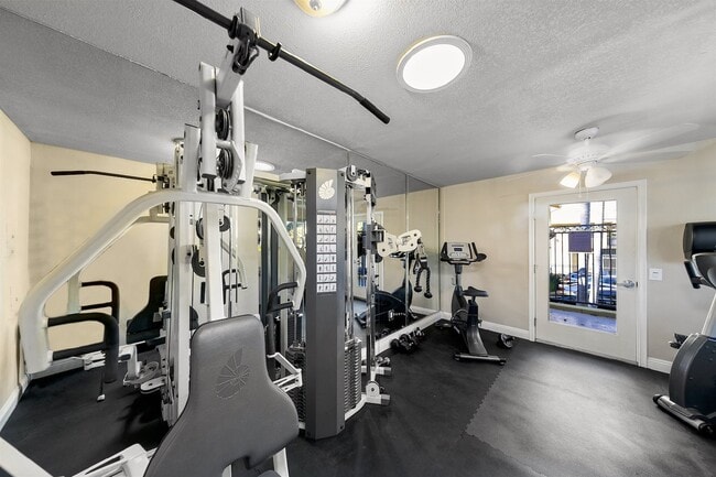 2744 B St in San Diego, CA - Foto de edificio - Building Photo