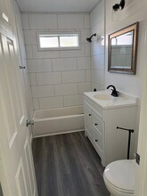 2022 N Parish Pl, Unit A in Burbank, CA - Foto de edificio - Building Photo