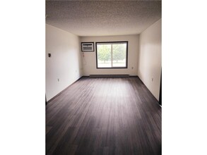 808 Hills Ave in Jackson, MN - Building Photo - Building Photo