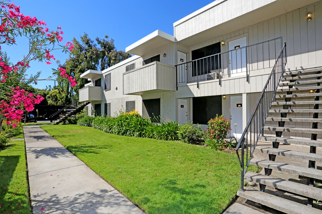 Iron Horse Apartments in Stockton, CA - Building Photo