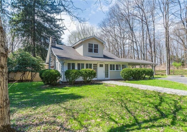 97 Smith Clove Rd in Woodbury, NY - Building Photo - Building Photo